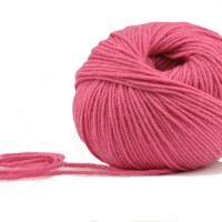 100% extra fine merino double knit la laine à tricoter ~ bessie peut sourire en rose